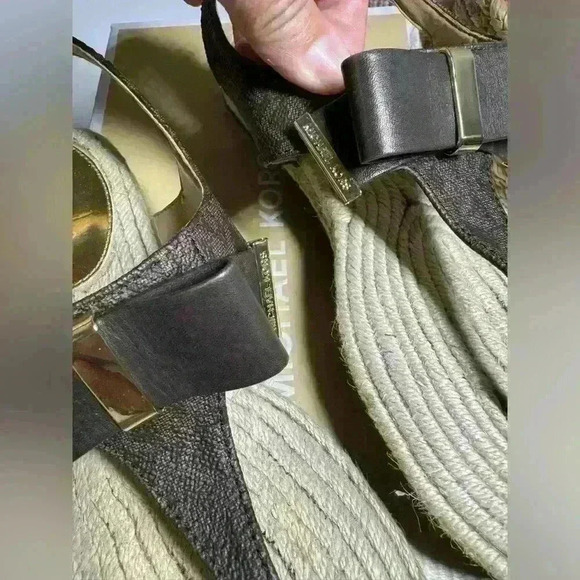 Michael kors sandals Size 7.5 - Picture 6 of 8